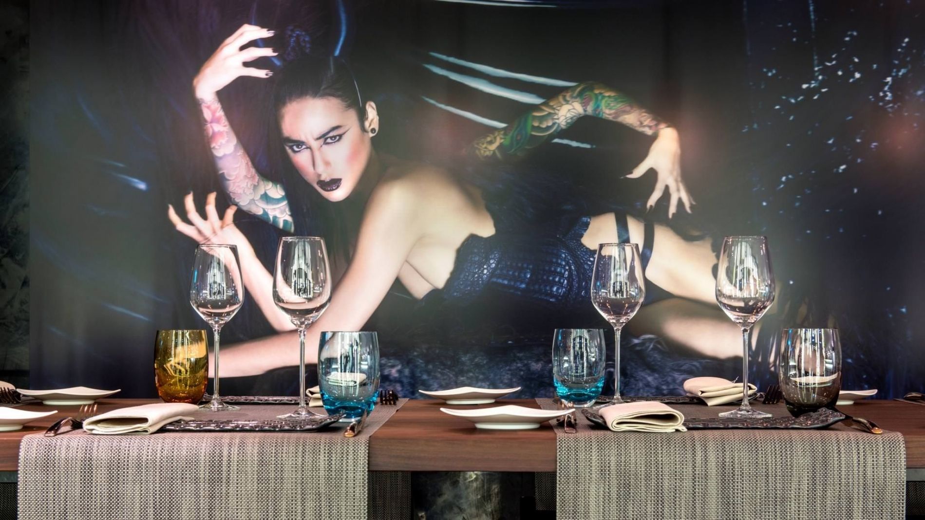 Restaurant Verbier: Eat-Hola Tapas Bar at W Verbier